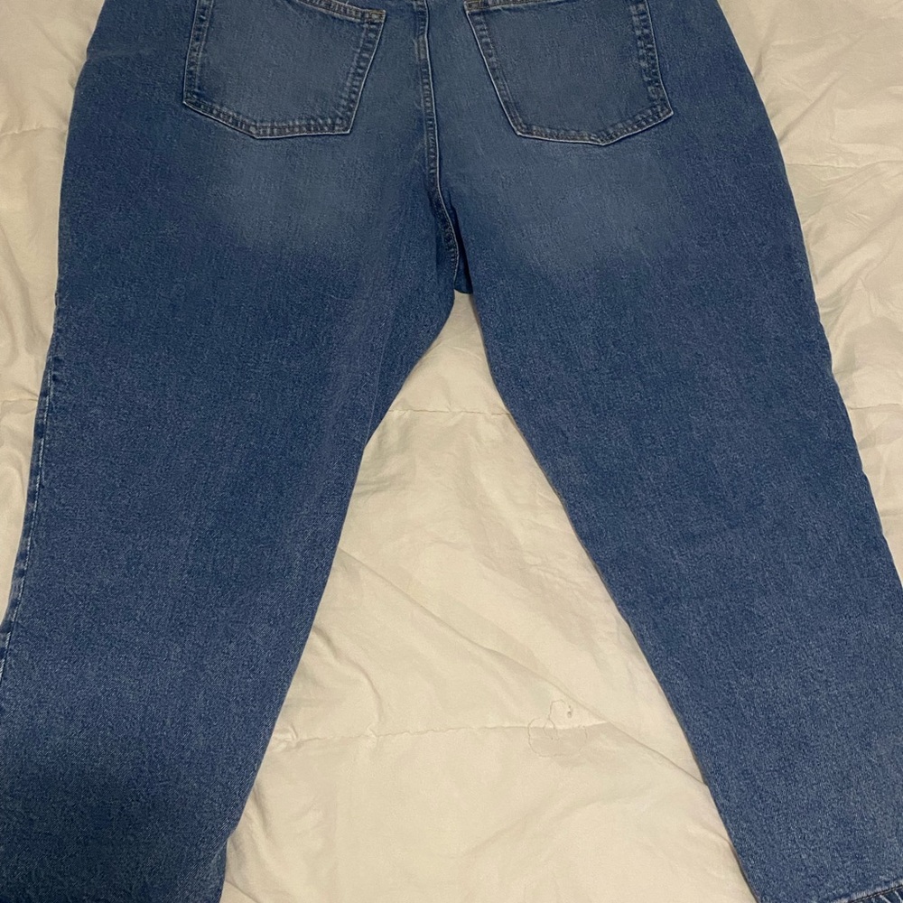 Straight leg Jean - Picture 2 of 3